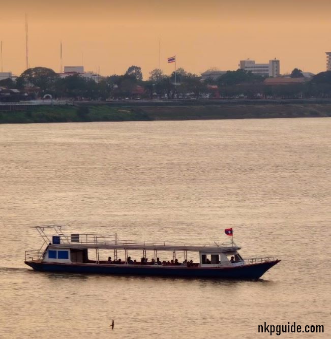 เรือโดยสารข้ามแม่น้ำโขง นครพนม - ท่าแขก