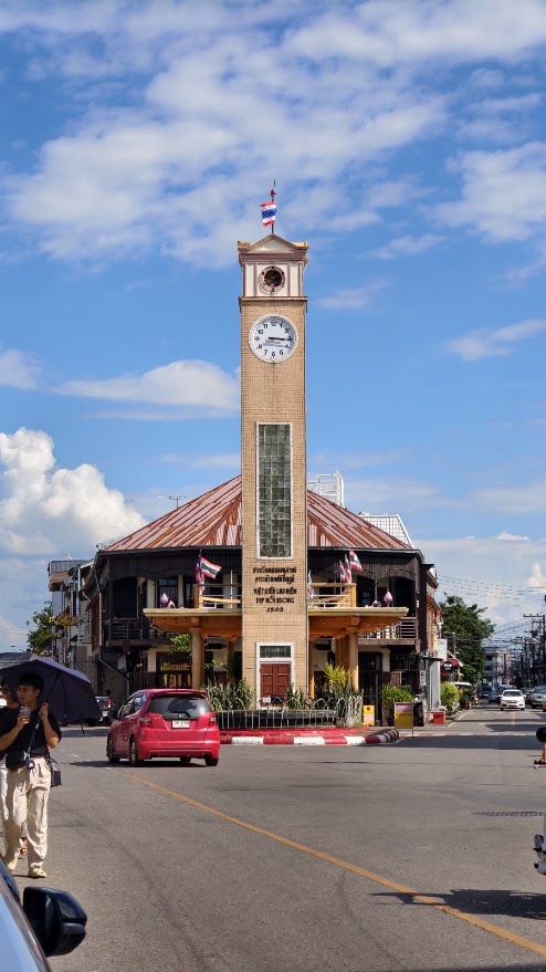 หอนาฬิกาเวียดนามอนุสรณ์ นครพนม